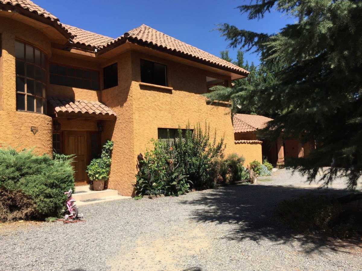 CASA PARCELA EN CONDOMINIO CHICUREO PONIENTE
